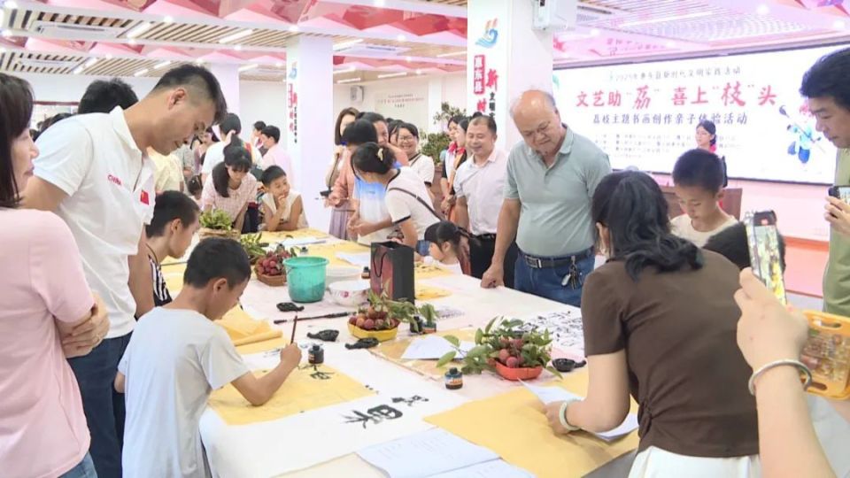 书画来助'荔'！惠东亲子家庭体验荔枝文艺作品创作 组织文化艺术交流活动